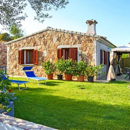 Holiday home Locazione Turistica Stazzu Fioritu - Teo240